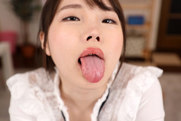 舌を出してるいちかちゃん